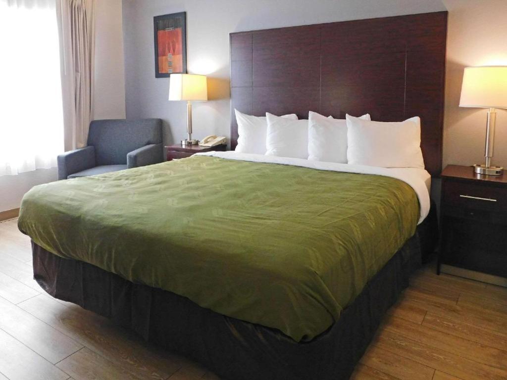 Quality Inn Colchester - Burlington Exteriör bild