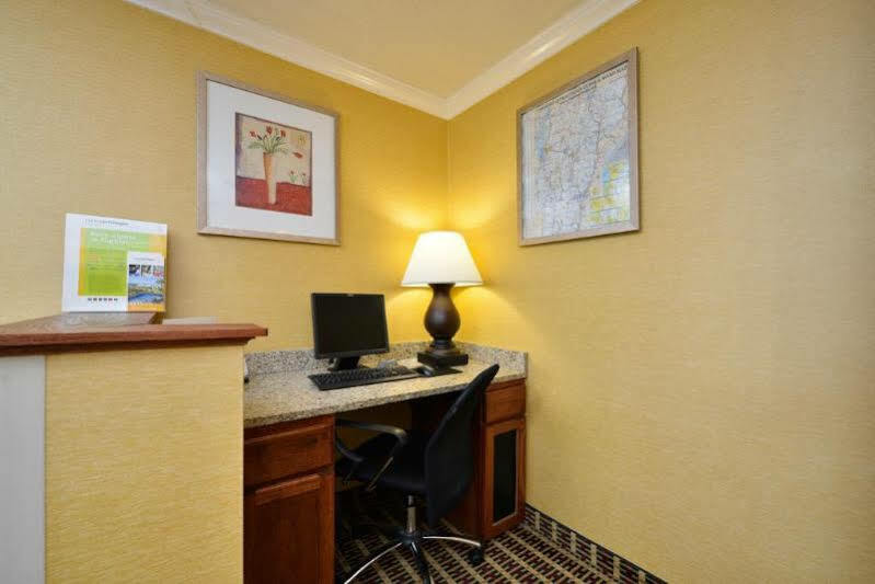 Quality Inn Colchester - Burlington Exteriör bild